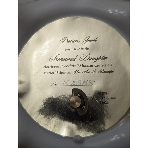 Ardleigh ELLIOT  My Daughter My Joy Music Box Egg Shaped 2008. - Picture 7 of 7